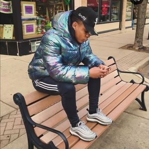 Holographic reflective jacket